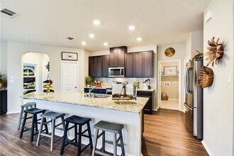 2471 Sunrise Rd in Round Rock, TX - Foto de edificio - Building Photo