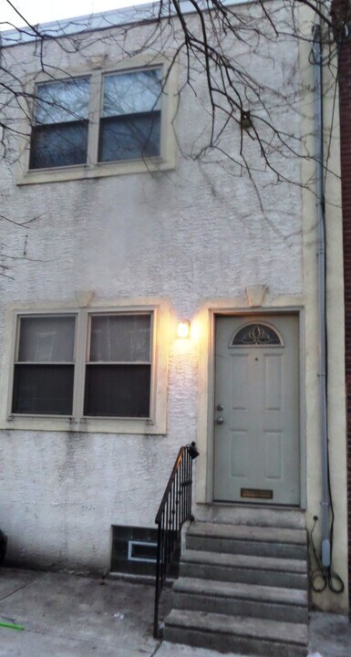 2824 Jackson St in Philadelphia, PA - Building Photo