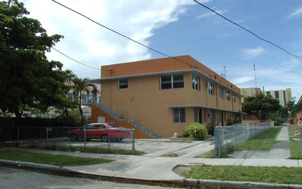 949 NW 1st St in Miami, FL - Building Photo - Building Photo