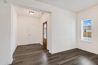 8501 Looksee Ln in Austin, TX - Building Photo - Building Photo