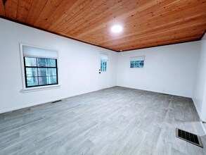 880 High Rd in Crestline, CA - Building Photo - Building Photo