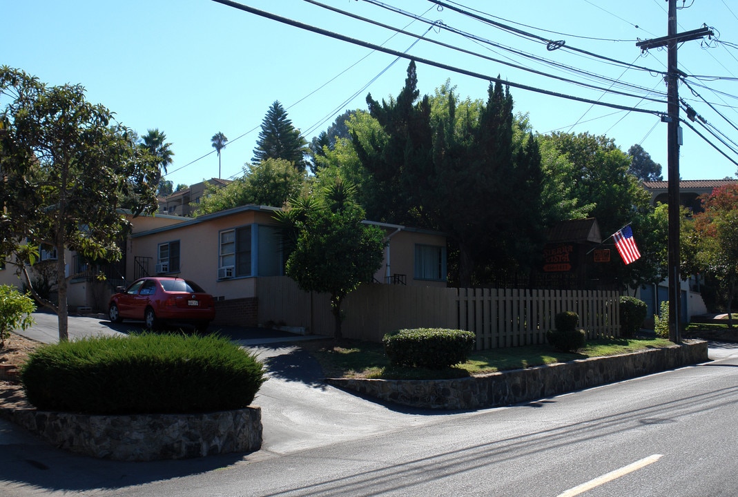 La Sierra Vista in La Mesa, CA - Foto de edificio