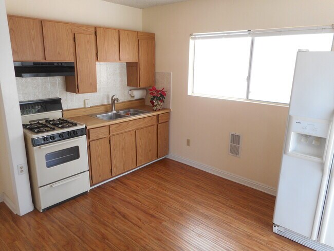 23121 Romano Pl, Unit Oversized Upstairs Studio photo'