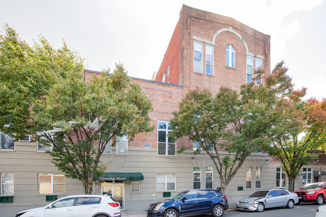 Glenridge Mews in Ridgewood, NY - Foto de edificio - Building Photo