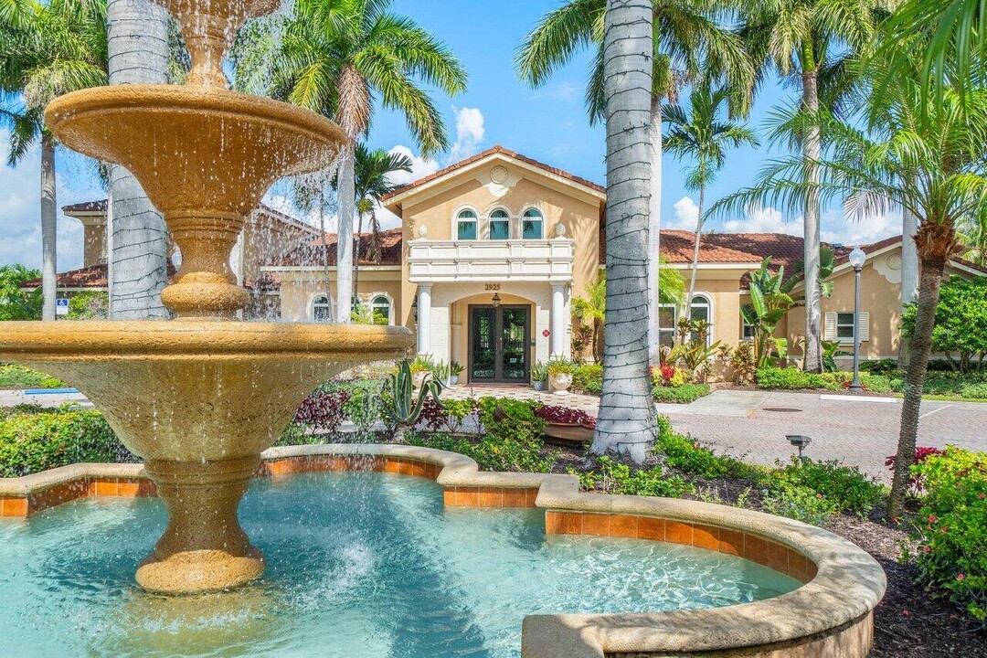 106 Villa Cir in Boynton Beach, FL - Foto de edificio