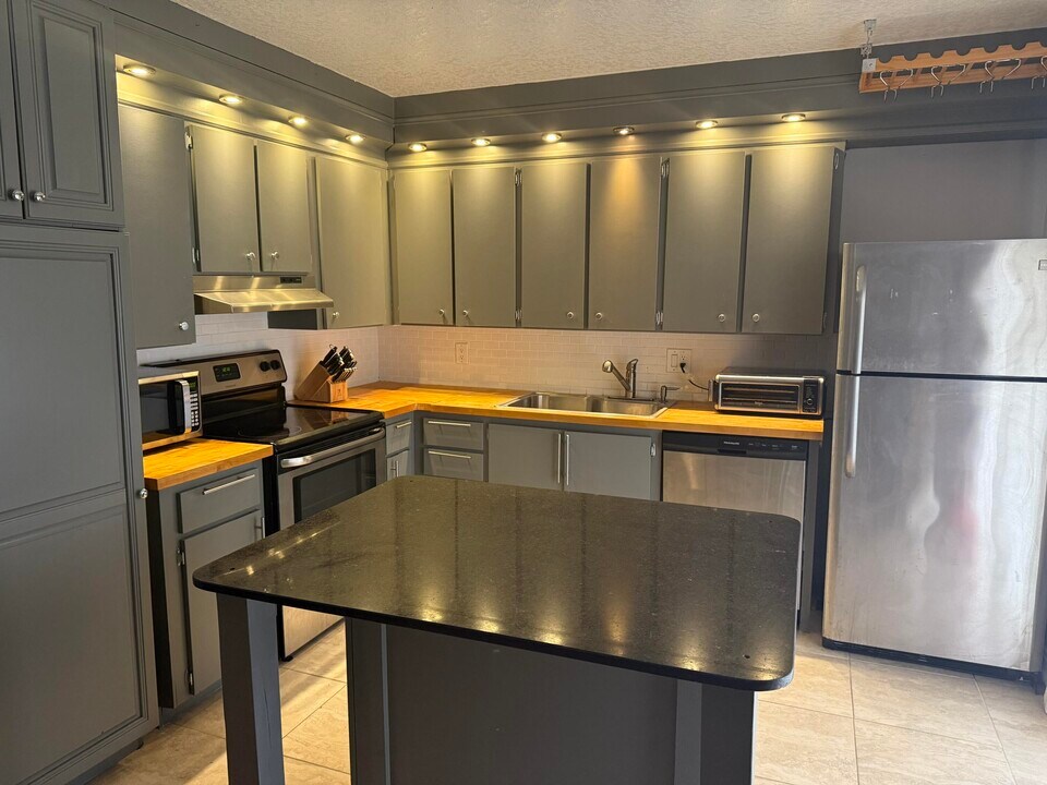 1106 11th Ct in Palm Beach Gardens, FL - Building Photo
