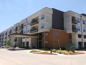 Merritt Heritage Senior Village Apartments in Georgetown, TX - Foto de edificio - Building Photo
