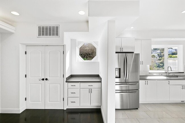 3817 Naughton Ave in Belmont, CA - Building Photo - Building Photo