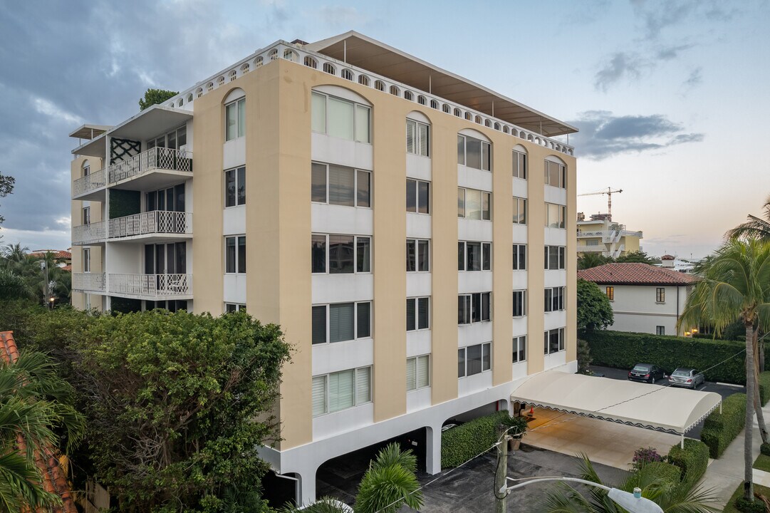 Elliot House in Palm Beach, FL - Foto de edificio