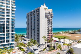 The Sterling in Miami Beach, FL - Building Photo - Primary Photo