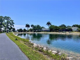 820 New Waterford Dr in Naples, FL - Building Photo