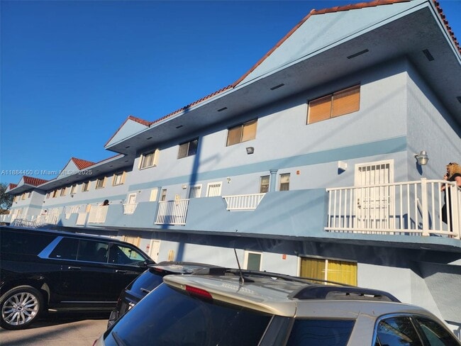 210 W 68th St in Hialeah, FL - Building Photo - Building Photo
