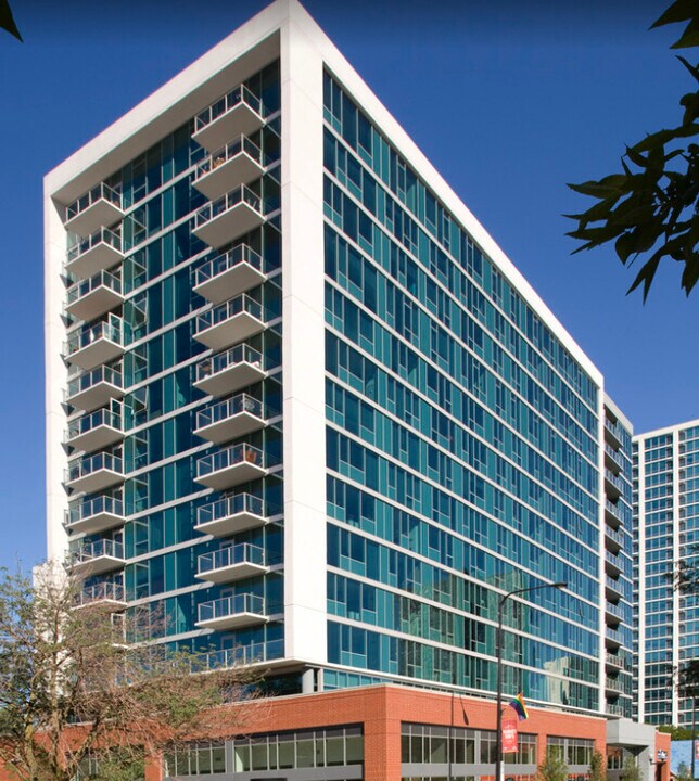 3740 N Halsted St in Chicago, IL - Building Photo