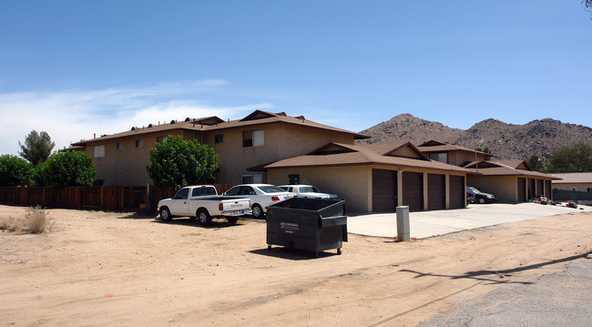 19265 Allegheny Road in Apple Valley, CA - Building Photo - Building Photo