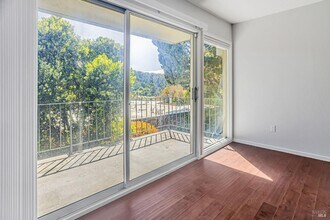 363 Eden Roc Dr in Sausalito, CA - Building Photo - Building Photo