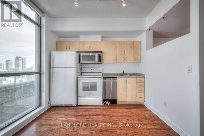 281-2281 Mutual St in Toronto, ON - Building Photo - Building Photo