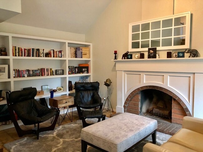 4711 Calle Reina in Santa Barbara, CA - Building Photo - Building Photo