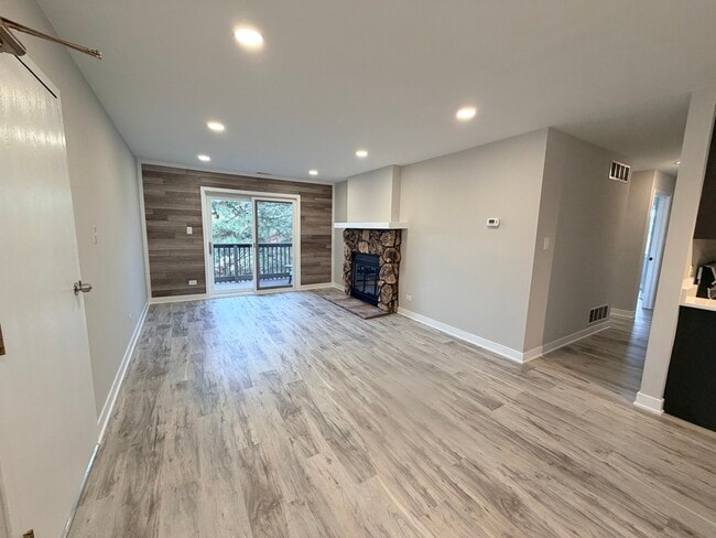 1460 Stonebridge Cir in Wheaton, IL - Building Photo - Building Photo