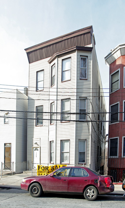 135 Stanley Pl in Yonkers, NY - Foto de edificio