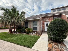 9353 Westwood Village Dr in Houston, TX - Building Photo