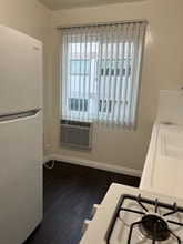 214 W Maple St in Glendale, CA - Foto de edificio - Building Photo