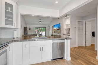 301 Club Cir in Boca Raton, FL - Building Photo - Building Photo