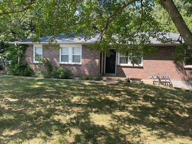 225 SE 121st Rd in Warrensburg, MO - Foto de edificio - Building Photo