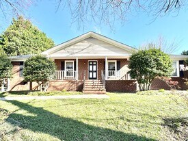 6206 Buckhorn Rd in Greensboro, NC - Building Photo