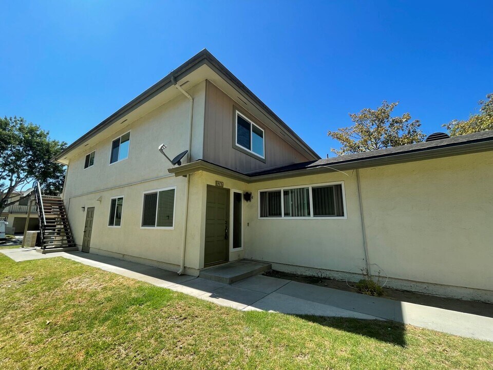 1247 Saratoga Ave in Ventura, CA - Building Photo