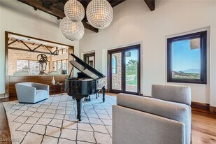 5 Promontory Pointe Ln in Las Vegas, NV - Building Photo