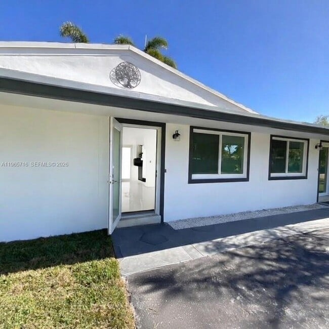 2308 NW 3rd Ave in Wilton Manors, FL - Foto de edificio - Building Photo