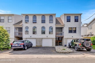 20 Cedar St in Highlands, NJ - Building Photo - Building Photo
