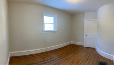 22 Main St in Gilsum, NH - Foto de edificio - Building Photo