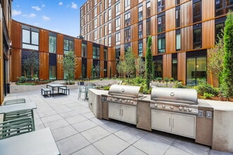 Holloway in Portland, OR - Foto de edificio - Building Photo