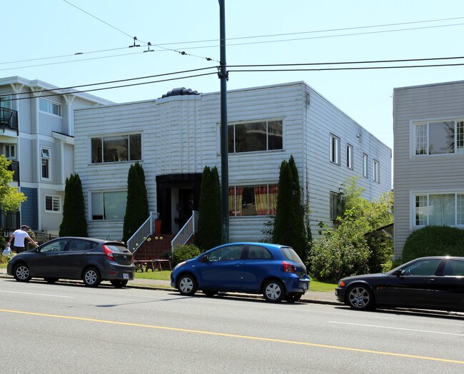 2456 W 4th Ave in Vancouver, BC - Building Photo - Primary Photo