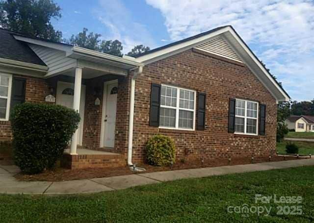 745 Shinnville Rd in Mooresville, NC - Foto de edificio