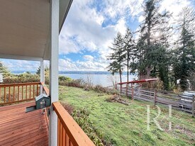 3619 W D St in Bremerton, WA - Building Photo