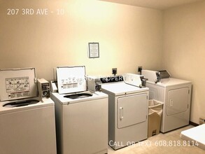 207 3rd Ave in Monroe, WI - Foto de edificio - Building Photo