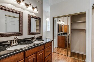 1302 Silver Maple Dr in Carrollton, TX - Building Photo - Building Photo