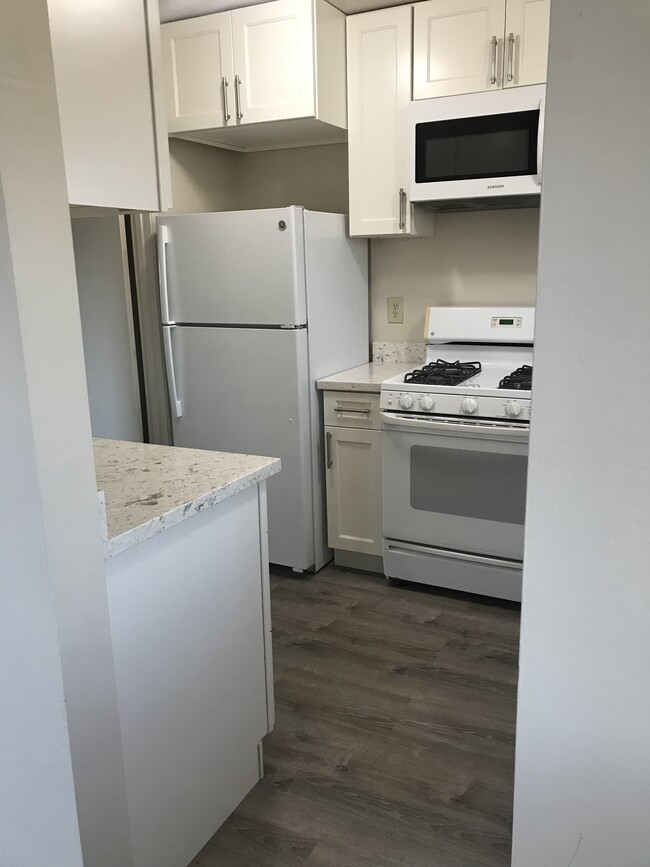 2208 Sonoma Ave, Unit 5 in Santa Rosa, CA - Building Photo - Building Photo