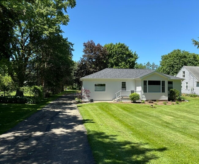 1445 N Breezeland Rd