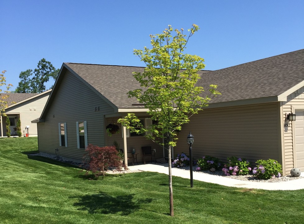 Terrace Bluff Condominiums in Traverse City, MI - Building Photo