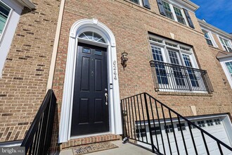 6244 Summit Point Ct in Alexandria, VA - Foto de edificio - Building Photo