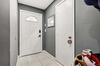 5843 Woodlands Blvd in Tamarac, FL - Building Photo - Building Photo