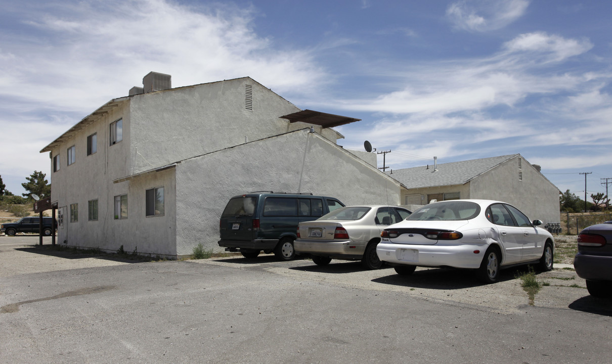 16395 Village Dr in Victorville, CA - Building Photo