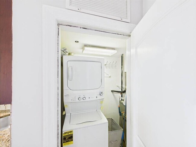 25-69-69 38th St in Queens, NY - Building Photo - Building Photo