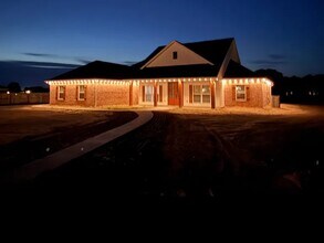 300 N Rayleigh Dr in Steens, MS - Building Photo - Building Photo