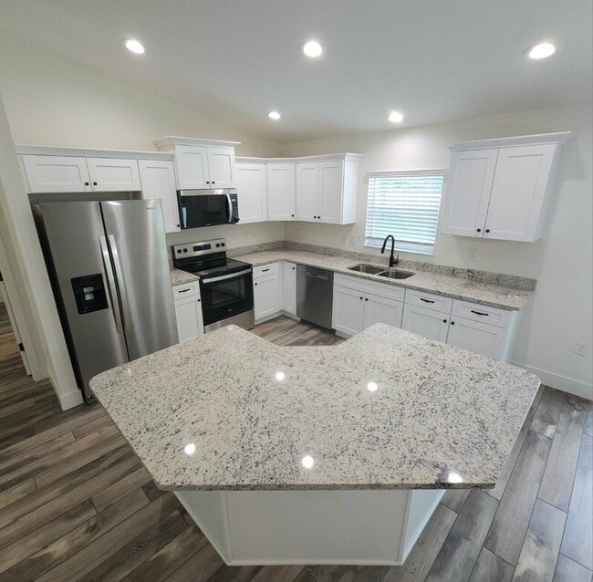 7649 W Normandy Pl in Citrus Springs, FL - Building Photo - Building Photo
