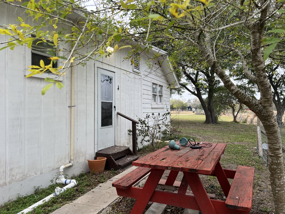 19077 Thieme Rd, Unit ALL BILLS PAID in Harlingen, TX - Foto de edificio