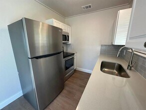 1558 Lovers Ln in Lockhart, TX - Building Photo - Building Photo